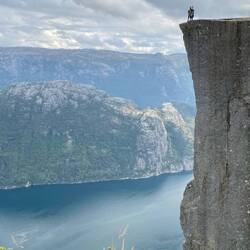 Andy jumpoing in on the shot