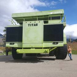 Es ist aber auch ein Gigant und Monster.