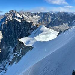 In winter you ski around this drop off down to Chamonix