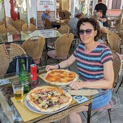 Pizzen Capricchiosa und Diavola