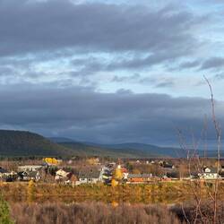 Blick von unserem neuen Stellplatz auf die herbstliche Ebene