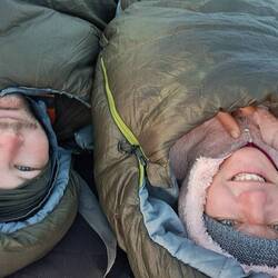 Rückkehr zu kalten Nächten: Dick eingepackt im Schlafsack