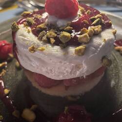 Raspberry cake with pistachio