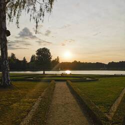 Sonnenuntergang vor dem Schloss
