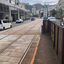 The platform at a streetcar stop in Nagasaki is so narrow that you have to walk on the tracks