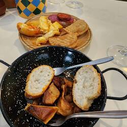 Pig ears tapas, Gina talked me into trying one. Not bad but not really my cup of tea