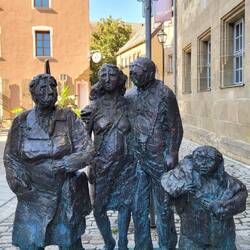 Besuchergruppe vor dem Kunstmuseum