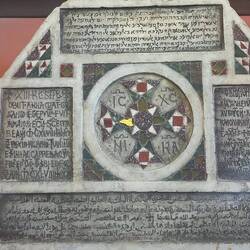 Le lingue del regno di Sicilia: ebraico, latino, greco e arabo.