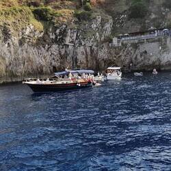 Vor der Blauen Grotte