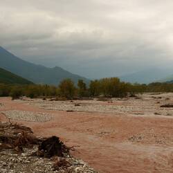 Wilde Flussbetten nach der Regenzeit