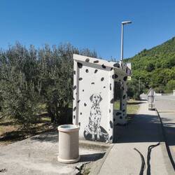 Foto des Tages! Bushaltestelle, beugt man so Schmierereien vor?