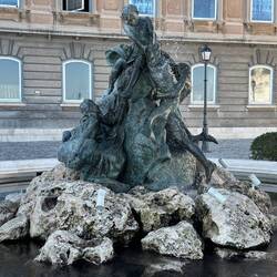 Every city needs playful fountains!