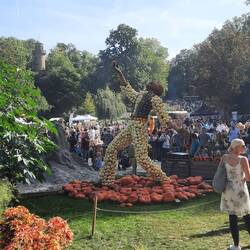 Diese Figur speit ab und zu einmal Feuer - wir wollten aber nicht auf die Darbietung warten