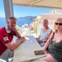 Mit lieben Freunden auf Santorin unterwegs