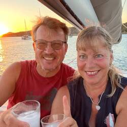 Glücklich, wieder auf dem Boot zu sein