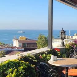 outside dining for breakfast or afternoon tea or wine