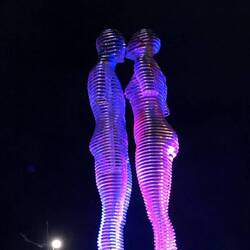 Ali & Nino Sculpture