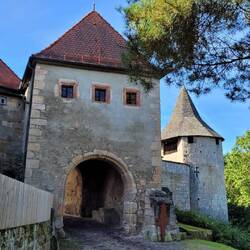 Hinteres Tor mit Stadtmauer