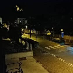 Die Burg im Hintergrund