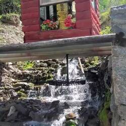 Selbstredend gibt es auch selbstdrehende Gebetsräder