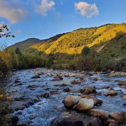 Umgeben von Flüssen und Bergen