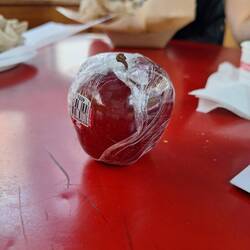 Apfel vom Frühstücksbuffet 🫣