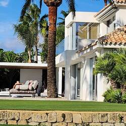 a beautiful house on the golf course we passed by several times on the way to Hole #17