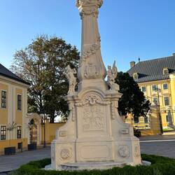 Statue honouring the Holy Trinity