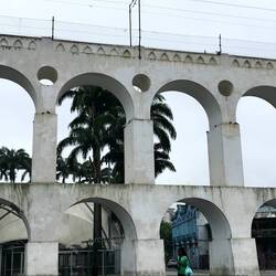 Arcos da Lapa: 1673 für die Wasserversorgung der Stadt erbaut - heute fährt hier die Straßenbahn