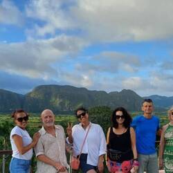 The grew @ viewing point. Tomorrow we get down n2 the valley to explore the tobacco farms