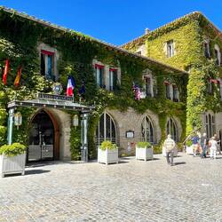 Very posh hotel within the walls of the old city