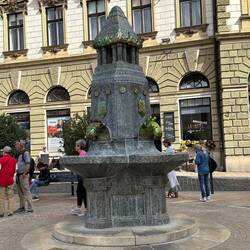 Ceramic fountain, made to look like stone