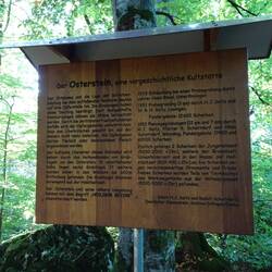 Historische Kultstätte in der Nähe des Weges