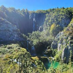 The big waterfall from afar. We were not waiting in the long queue to photograph it 🤣