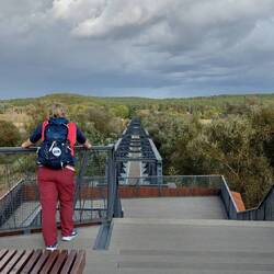 Die Brücke hat einen Aussichtsturm!