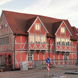 Wismar...wahrscheinlich sehr alt und wenig gerade