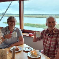Lecker Kuchen und Fenster mit Aussicht!😎👍