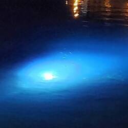 Water light marking bridge location for boats