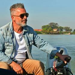 Federico unser Guide und Fischer...oder wie er sagte: "die schönste Muschel" in der Lagune.