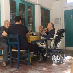 KATTENSPIELENDE MÄNNER