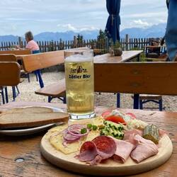 Brotzeit mit Panoramablick
