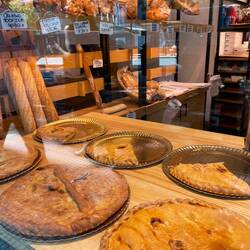 Lovely bakery where you can buy pie by the slice