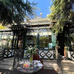 El Pabellón Del Espejo, near Plaza Colon