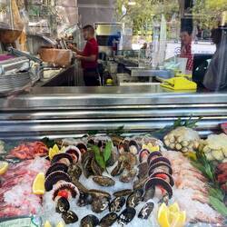 Very nice seafood bar in the neighbourhood