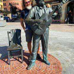 Fehlt nur noch die Baskenmütze ... !🤣