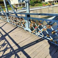 The inevitable "key to my heart" padlock bridge