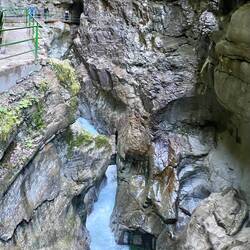 Zur Schneeschmelze ist das Wasser mehrere Meter hoch