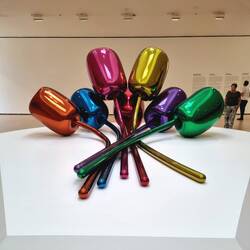 "Tulips" von Jeff Koons