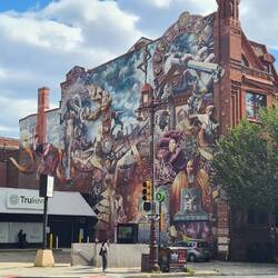 Überall in der Stadt gibt es tolle murals