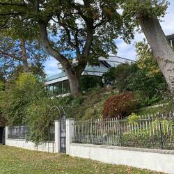 Hier müssen sich die "armen" Anwohner vor neugierigen Blicken schützen